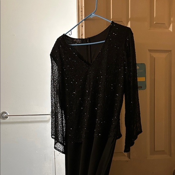 J Kara Black Sparkle V-Neck Gown. - Picture 1 of 4